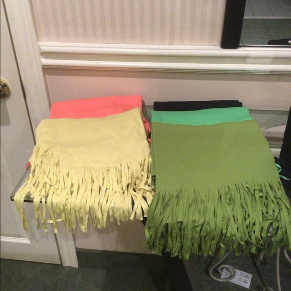 🛍2 for $30 Summer solid colour Shawls/wrap/scarves NWOT - Picture 2 of 7